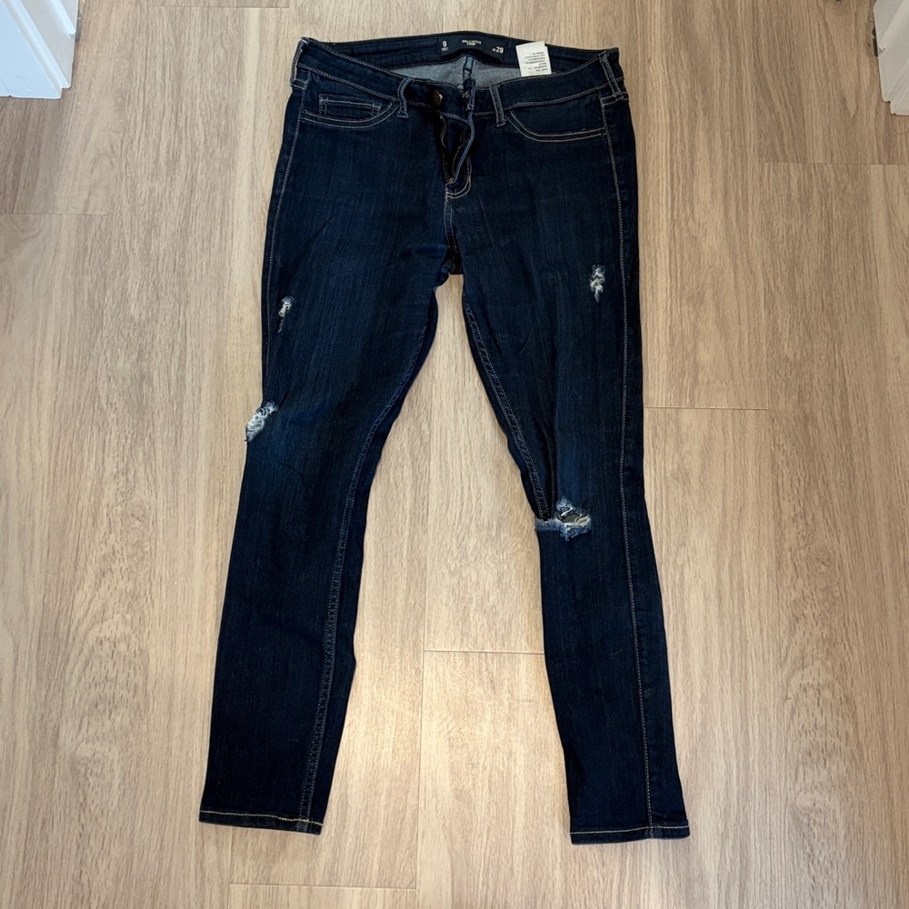 Hollister Low Rise Dark Wash Distressed Cropped Jeggings Size 9/29